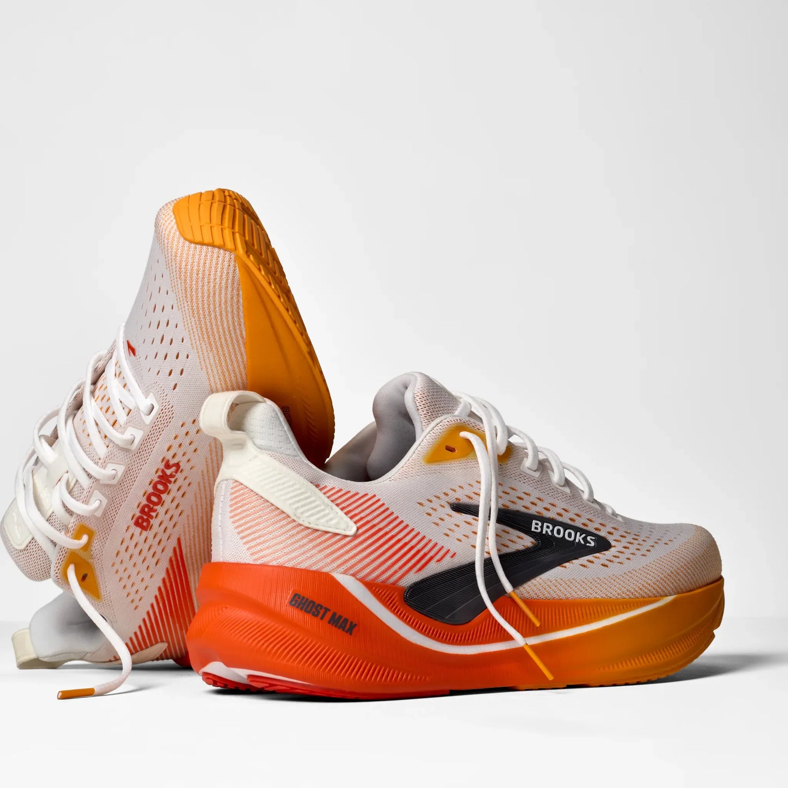 Brooks Ghost Max 4 chaussures de course à pied pour homme - Blanc / Orange / Rouge