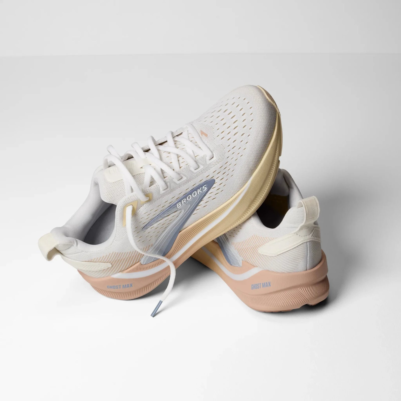 Brooks Ghost Max 4 chaussures de course à pied pour femme - Blanc / Rose / Rutabaga