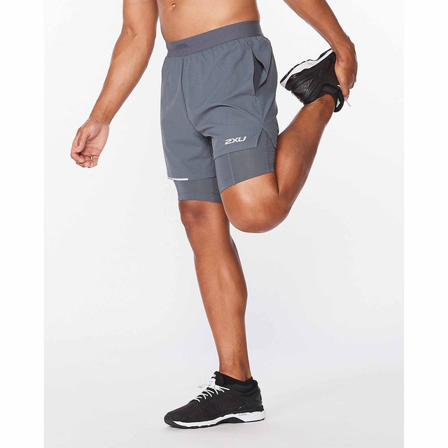 2XU 2XU Aero 2 en 1 shorts de course à pied 5 pouces pour homme