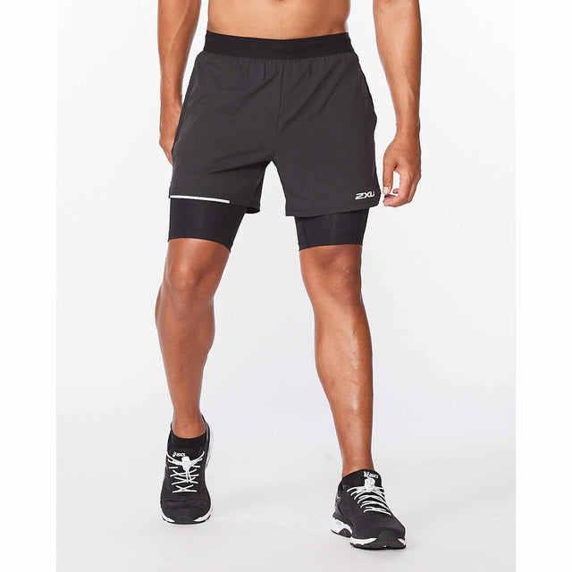 2XU 2XU Aero 2 en 1 shorts de course à pied 5 pouces pour homme