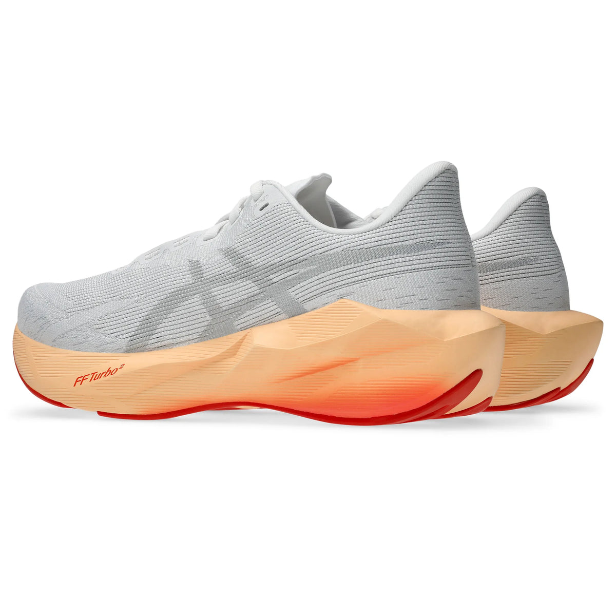 ASICS Novablast 6 pour femme, coloris blanc et corail - vue de trois quarts