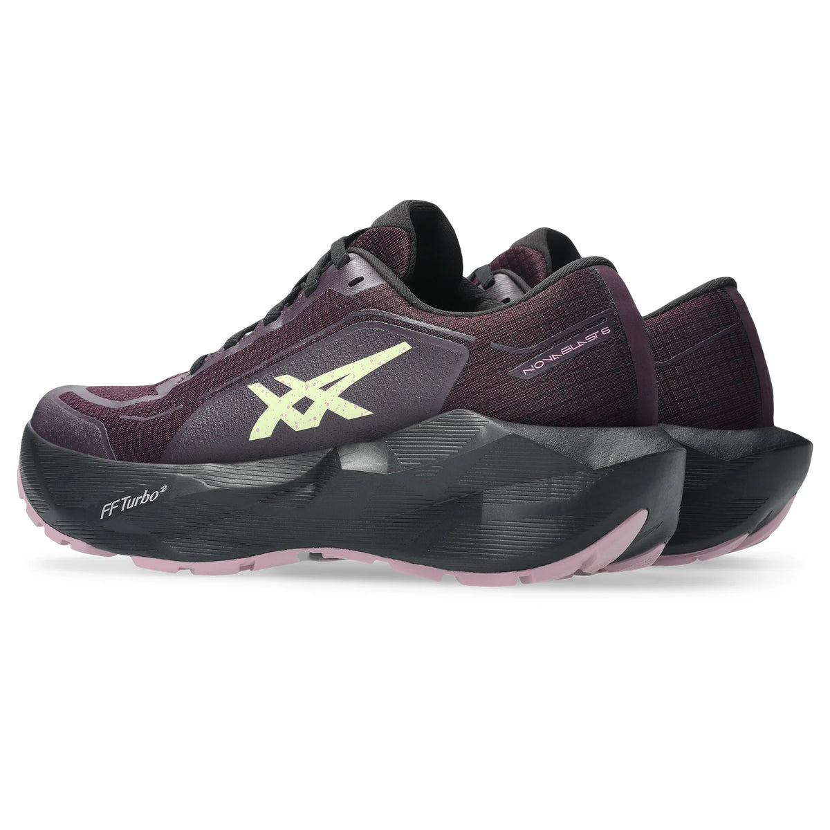 ASICS Novablast 6 GTX pour femme, coloris aubergine et noir - vue de trois quarts