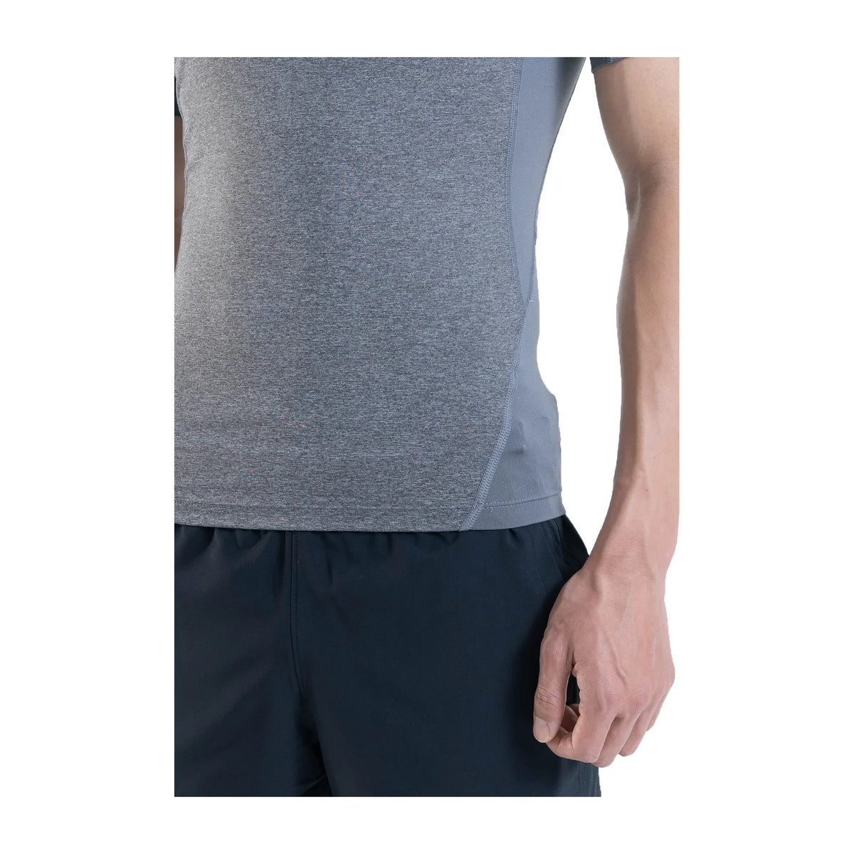 UA HeatGear Armour t-shirt de compression à manches courtes pour homme Carbon Heather / Noir - détail du col