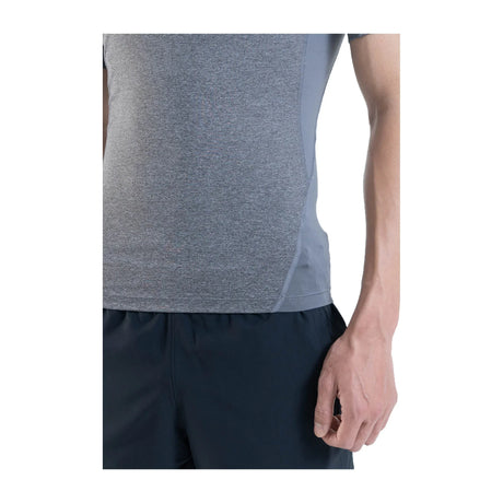 UA HeatGear Armour t-shirt de compression à manches courtes pour homme Carbon Heather / Noir - détail du col