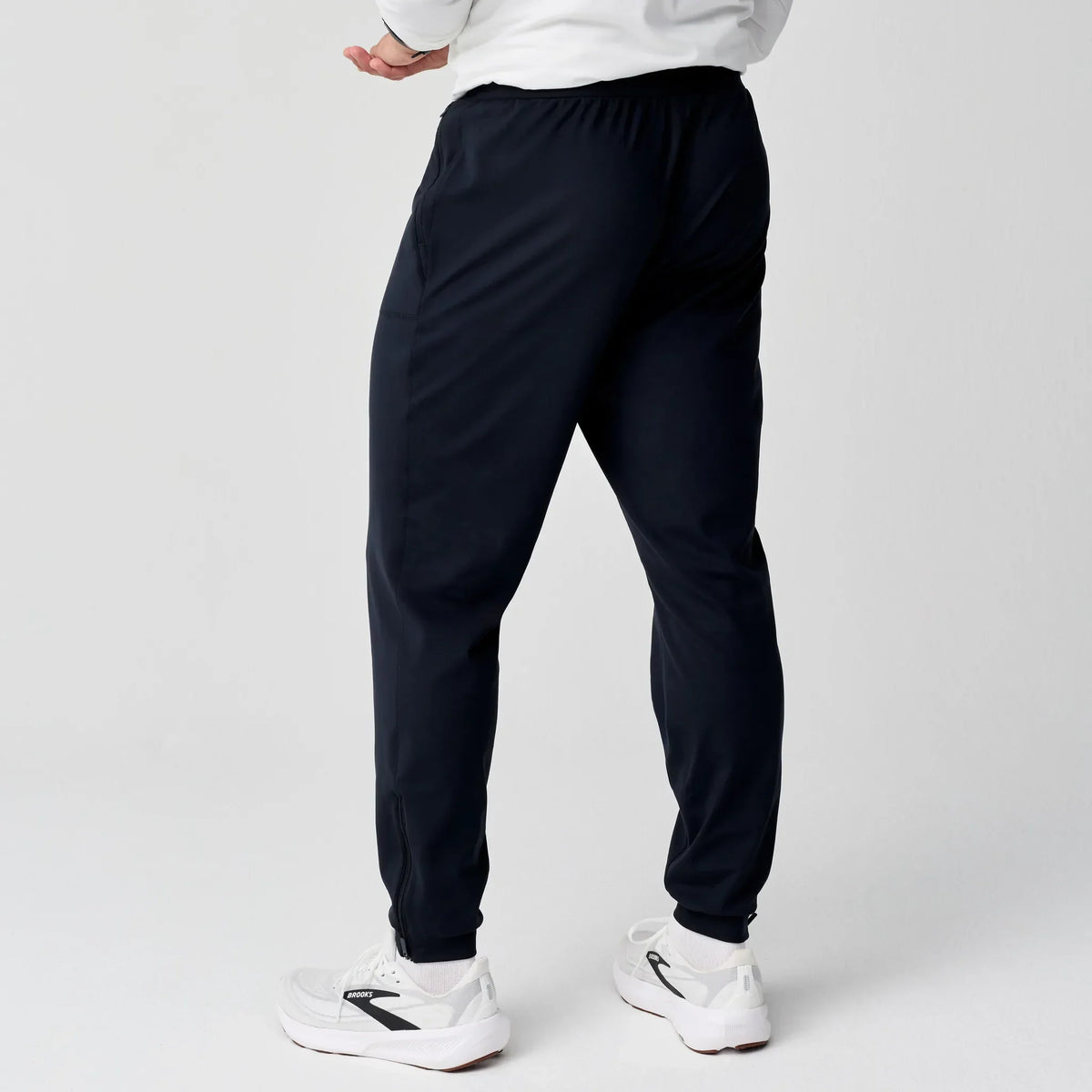 Brooks Momentum Thermal pantalon de course à pied pour homme – Noir (vue arrière)