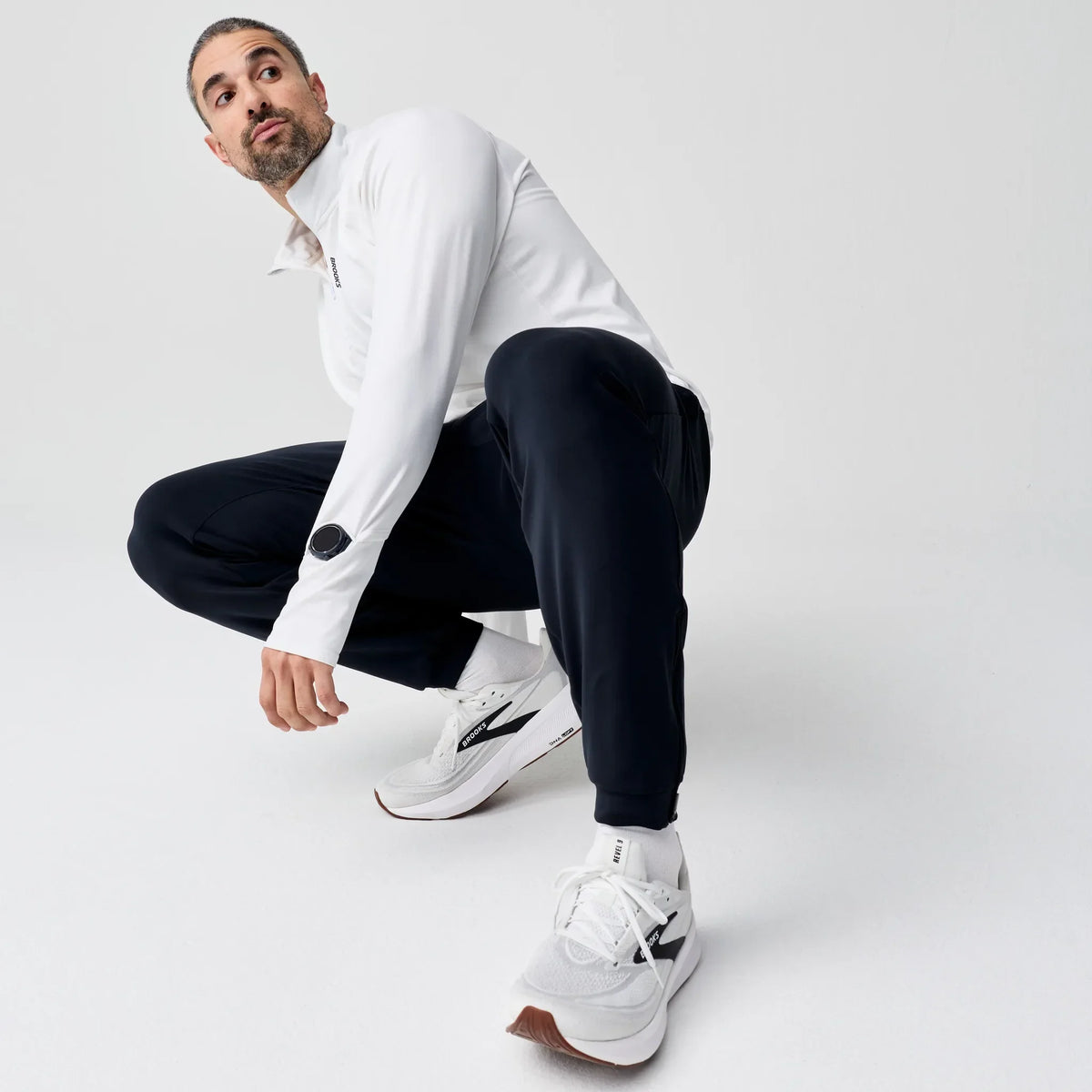 Brooks Momentum Thermal pantalon de course à pied pour homme – Noir (vue de côté)
