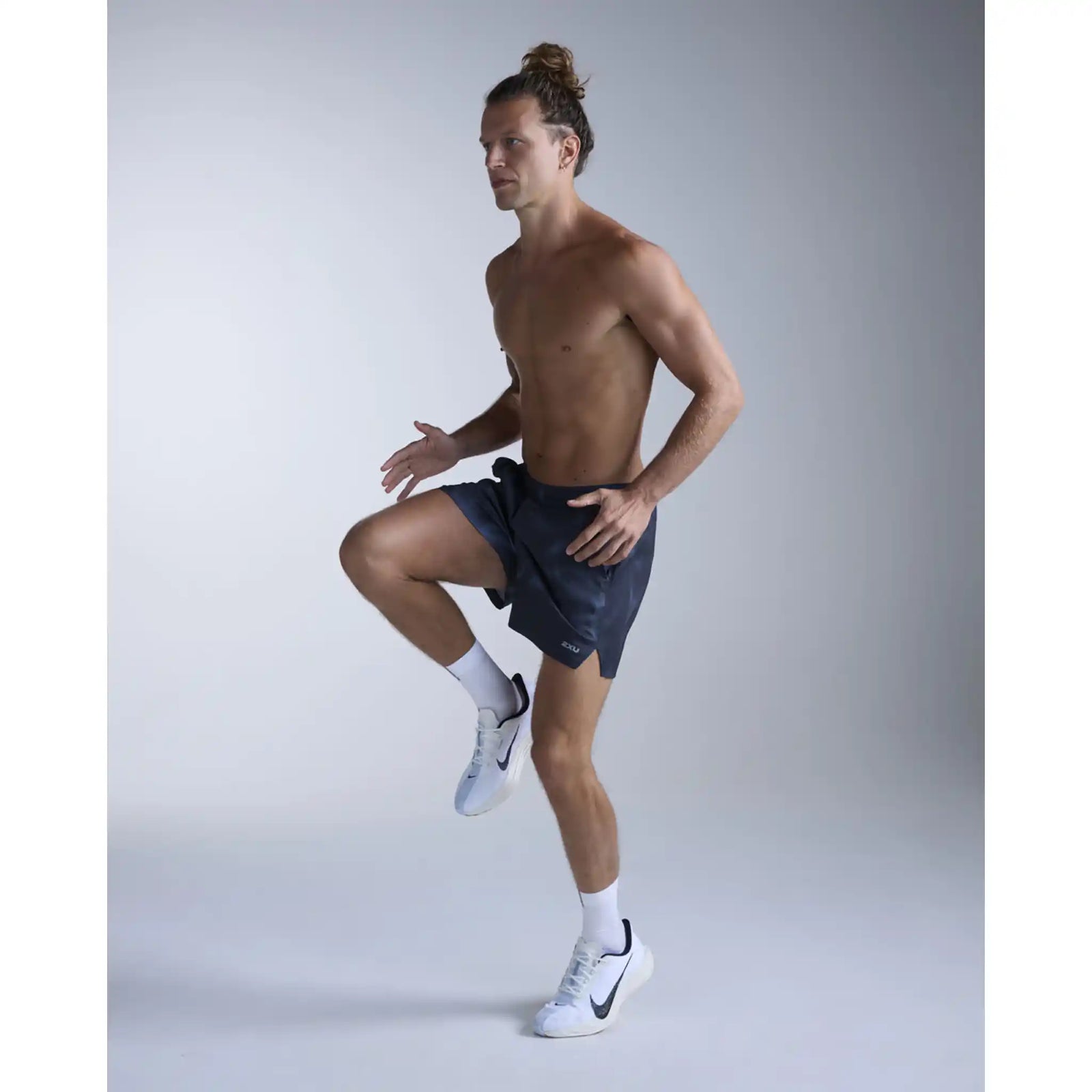 2XU Aero 5 Inch short de course à pied pour homme - Midnight Marble / Argent réfléchissant