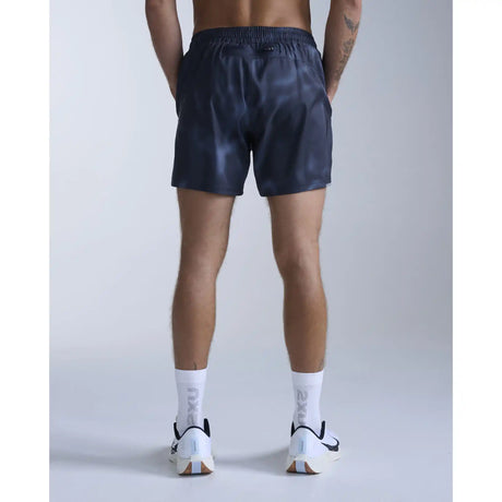2XU Aero 5 Inch short de course à pied pour homme - Midnight Marble / Argent réfléchissant