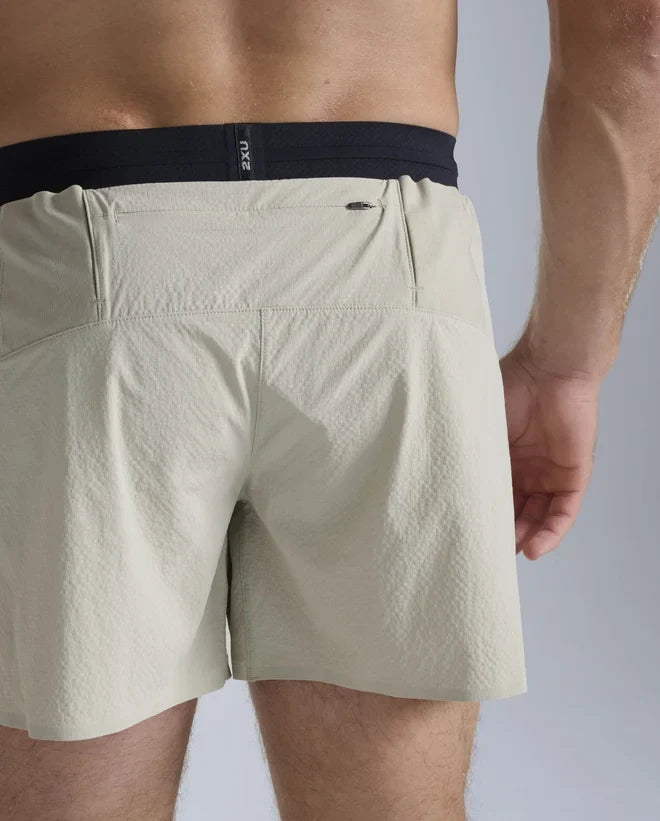 2XU Light Speed Stash short de course 5 pouces pour homme - Pebble / Noir réfléchissant