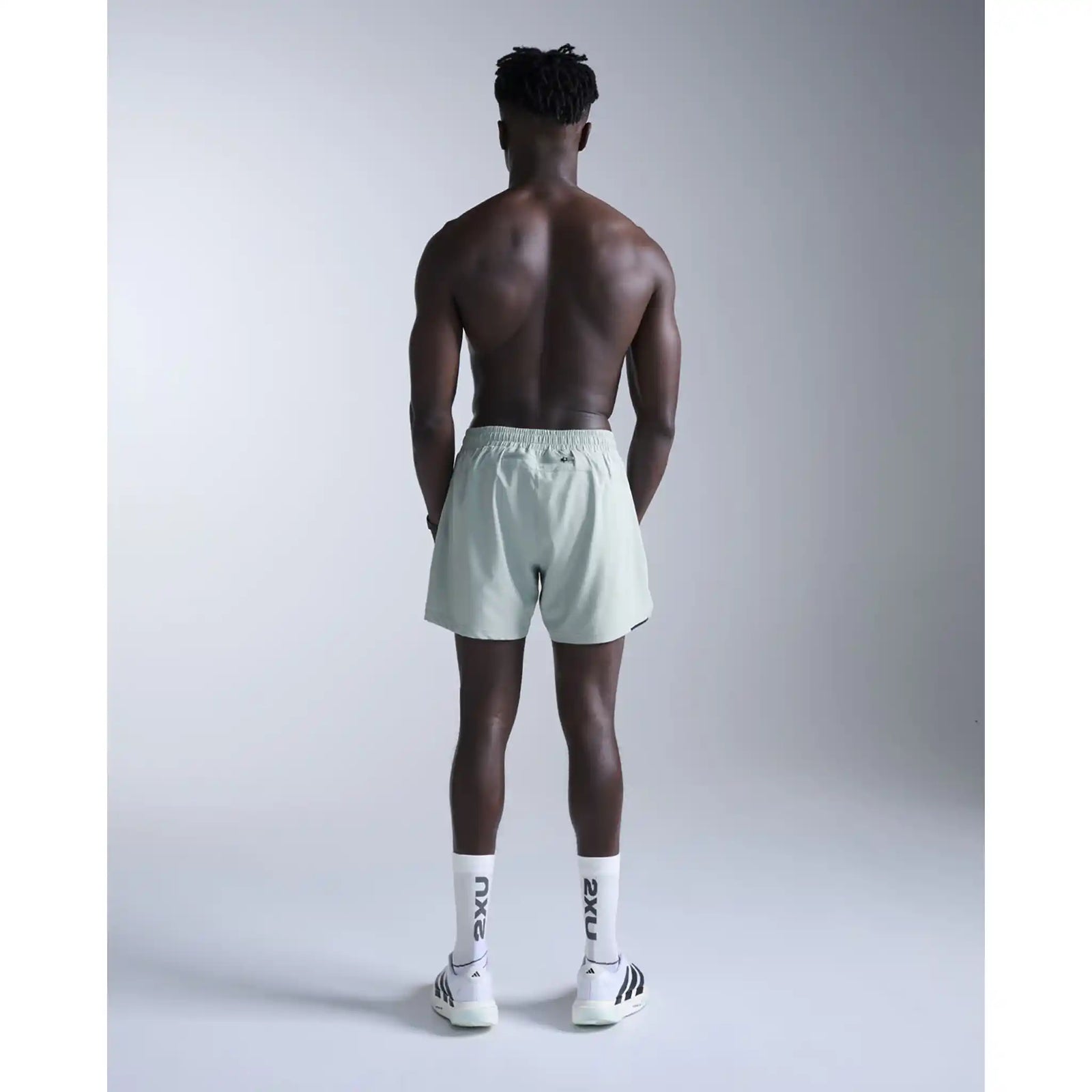 2XU Aero 5 Inch short de course à pied pour homme - Smoke Blue / Black Reflective