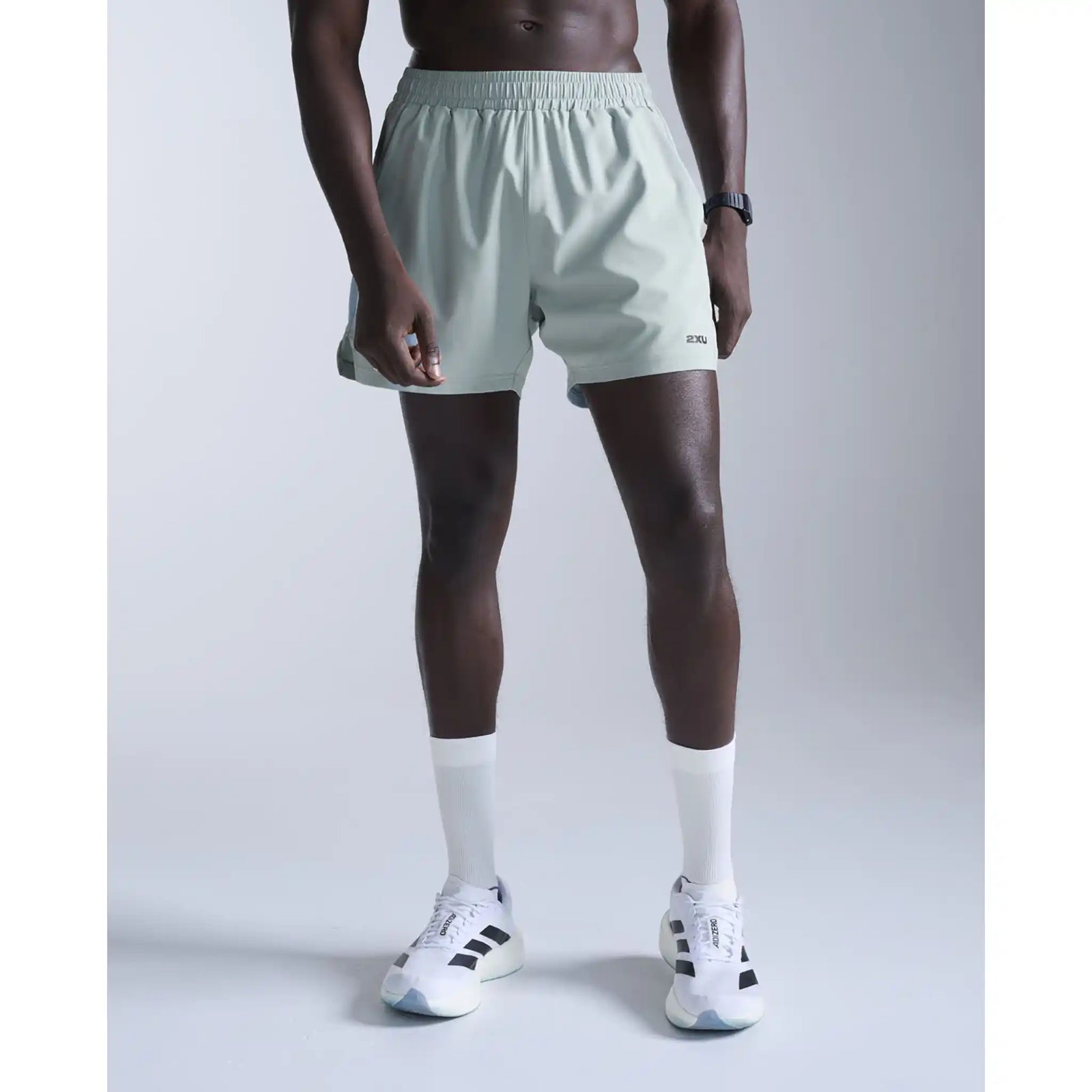 2XU Aero 5 Inch short de course à pied pour homme - Smoke Blue / Black Reflective