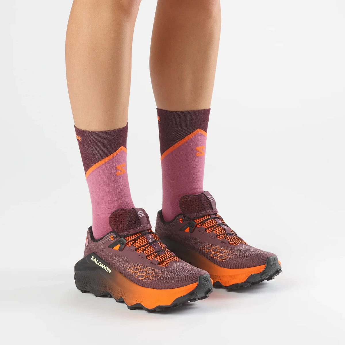 Salomon Ultra Glide 4 chaussures de course à pied trail femme – Huckleberry / Black / Red Orange (porté)