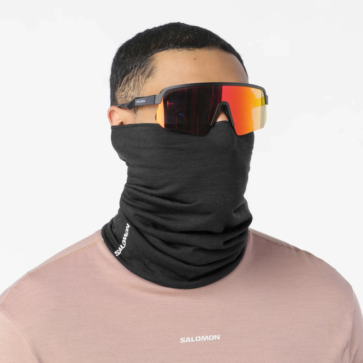 Salomon Merino unisex merino wool running neck gaiter - Deep Black - worn