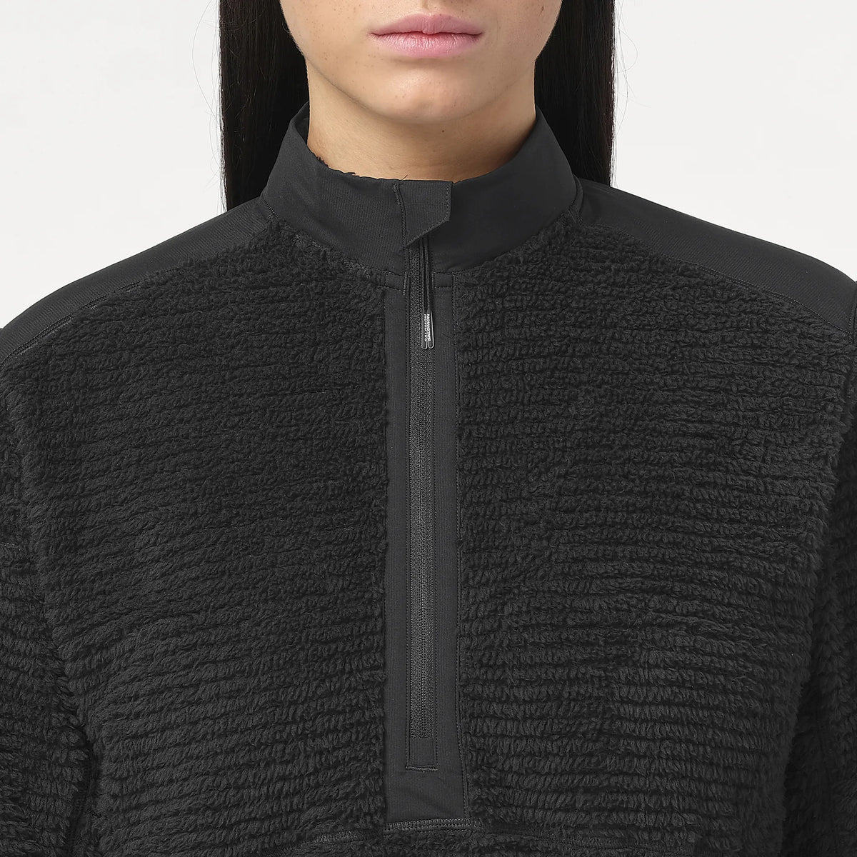 Salomon Thernova chandail polaire demi-zip pour femme – Deep Black (porté 4)
